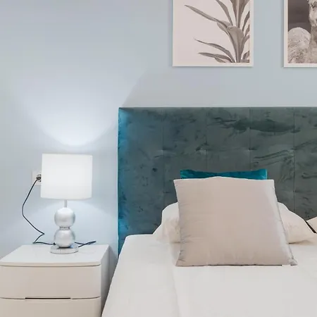 Blue Pearl In * Fuengirola